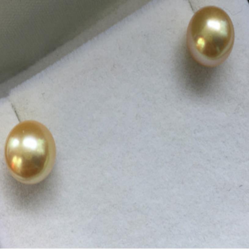 Number J pearls earrings (priced as a deposit) Daily