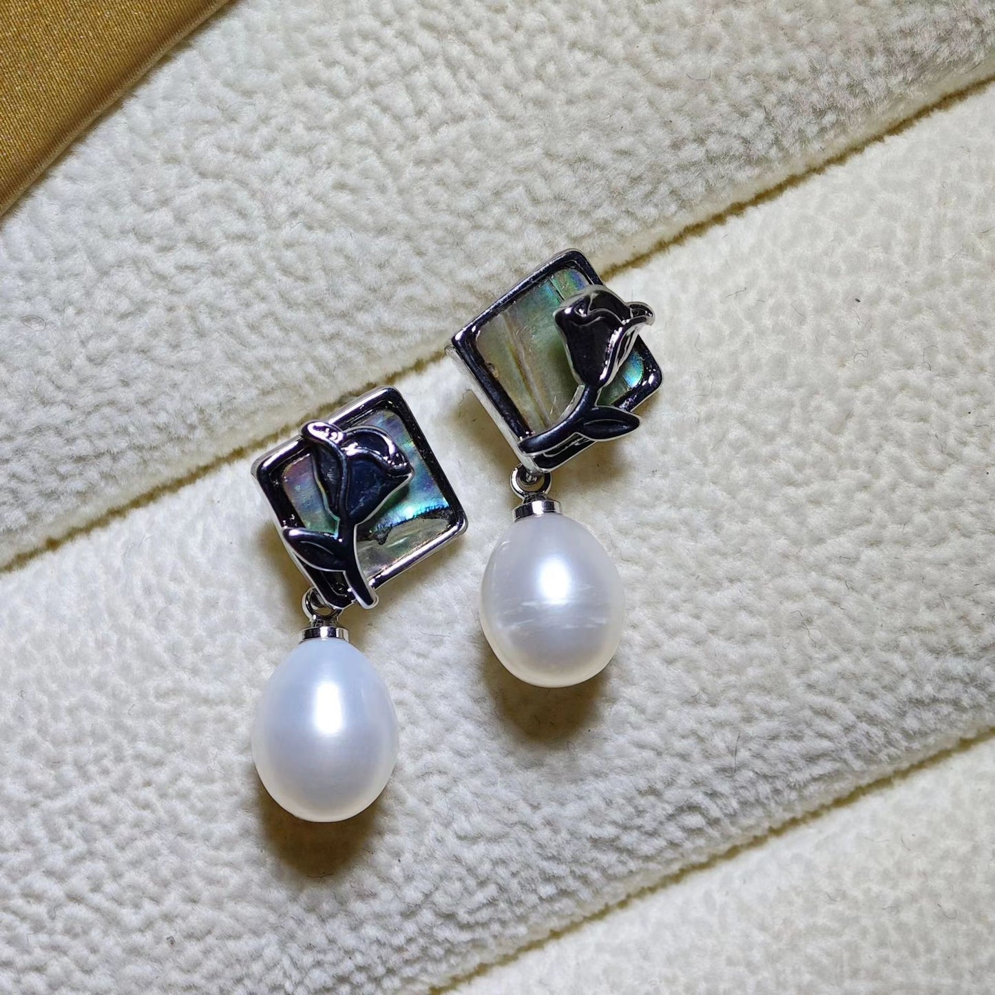 number 27 freshwater pearl earrings plated s925