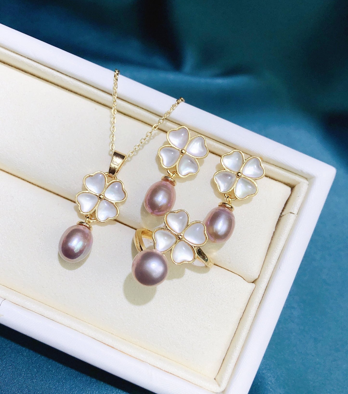 New Arrival 17 Four-leaf clover Fresh water pearl set