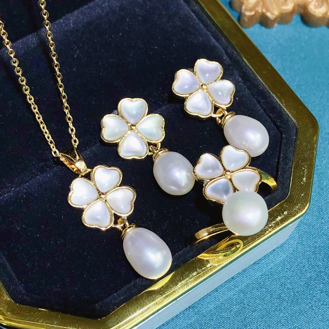New Arrival 17 Four-leaf clover Fresh water pearl set