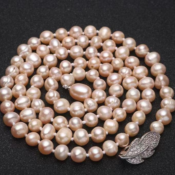 Number BI freshwater pearl necklace