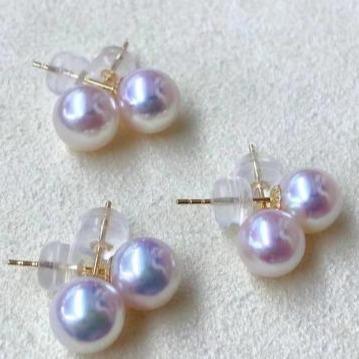 Number L pearls earrings (priced as a deposit) Customized according to budget