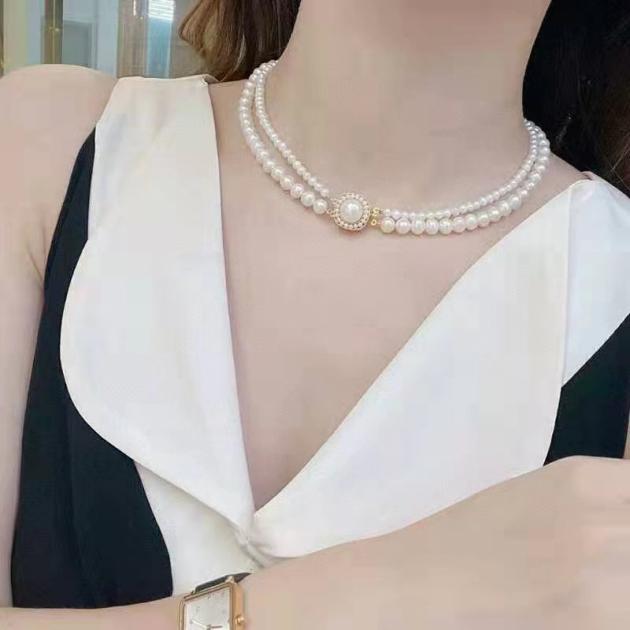 Number Q necklace (priced as a deposit) Daily