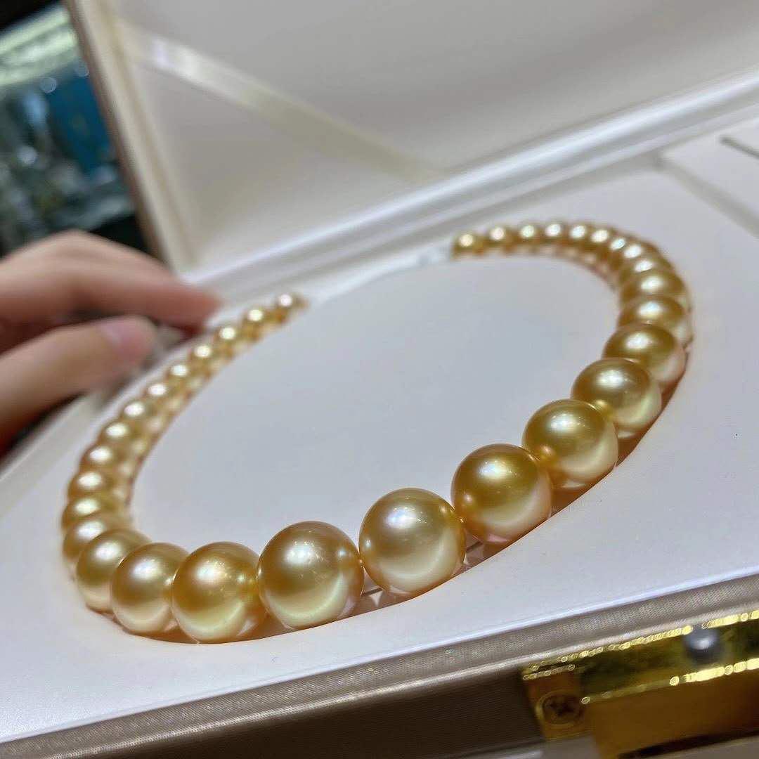 Number R necklace (priced as a deposit) Daily