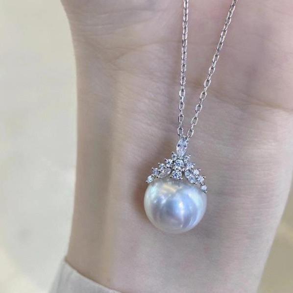 Number Q necklace (priced as a deposit) Daily