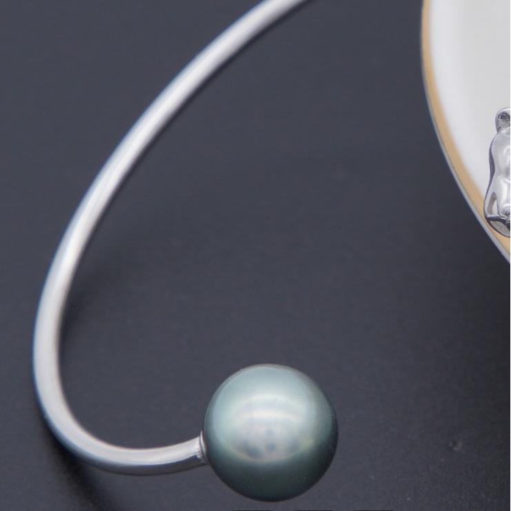 Gorgeous sea water pearls necklace ring earring bracelet (priced as a deposit)