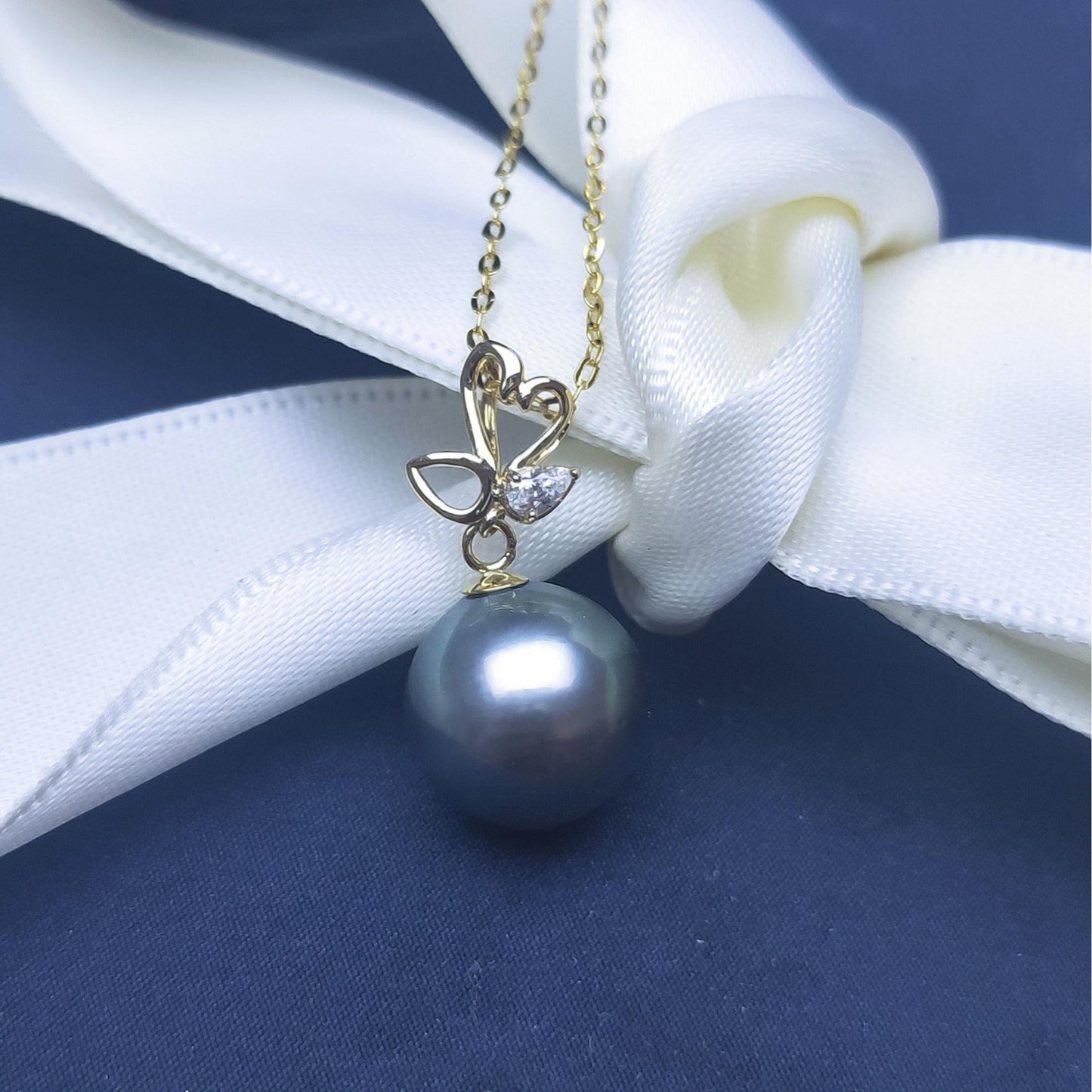 Gorgeous sea water pearls necklace ring earring bracelet (priced as a deposit)