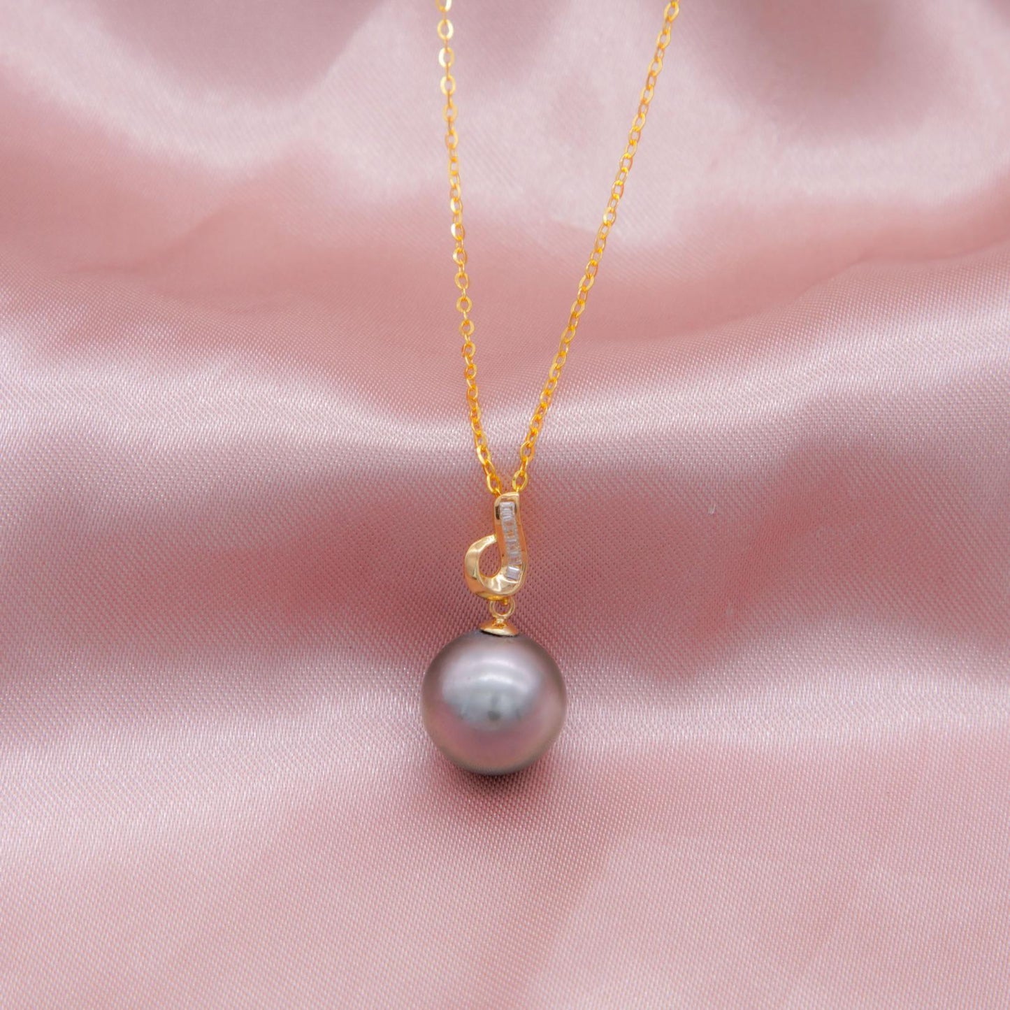 Gorgeous sea water pearls necklace ring earring bracelet (priced as a deposit)