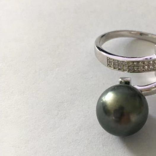 Gorgeous sea water pearls necklace ring earring bracelet (priced as a deposit)