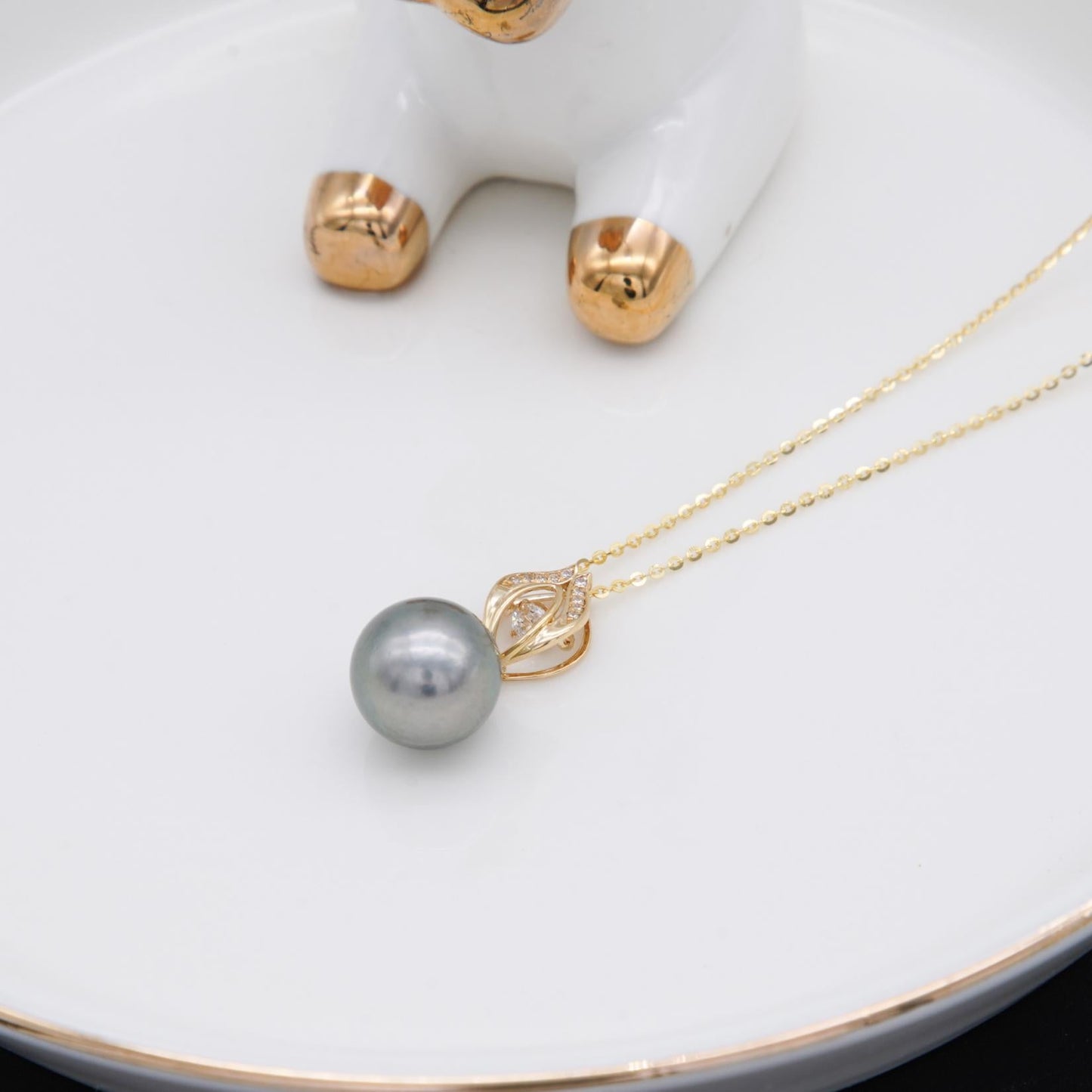 Gorgeous sea water pearls necklace ring earring bracelet (priced as a deposit)